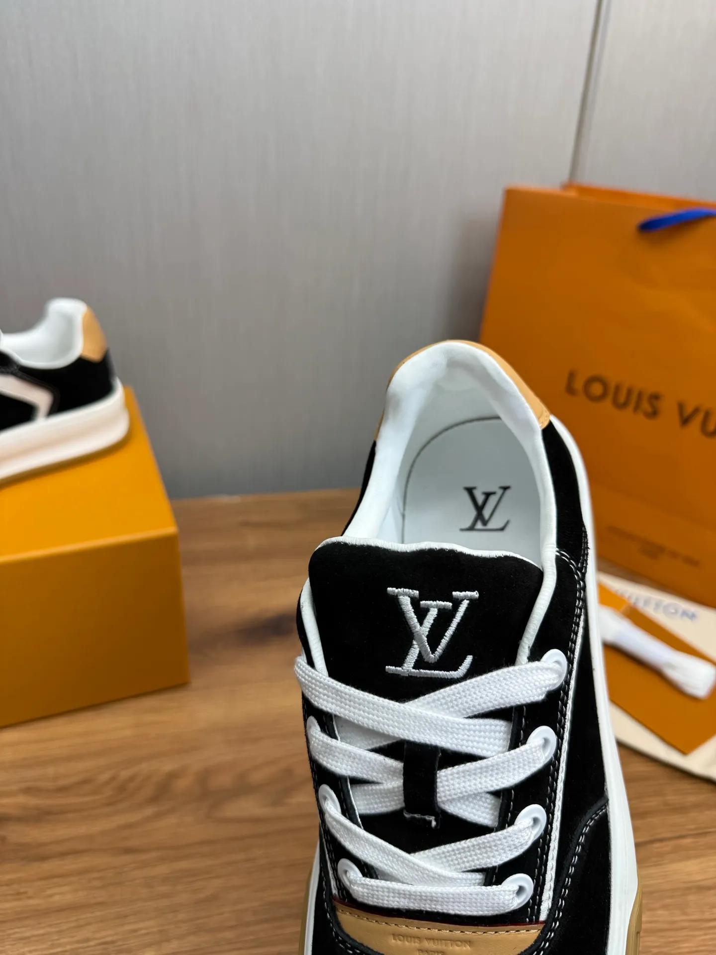 Men's shoes 620💰 Lv. Top purchasing agent🇮🇹 Louis Vuitton, sports sneakers counter synchronization, uppers imported from Italy, high-quality splicing and complex handicrafts, imported mesh pads are soft and comfortable, soles: original factory special soles, TPU exclusive movable molded soles super comfortable, original factory single goods, 🔍🔍high quality, you can enter and exit the counter at will, welcome to compare, code number 38-44 (customized 38.45)